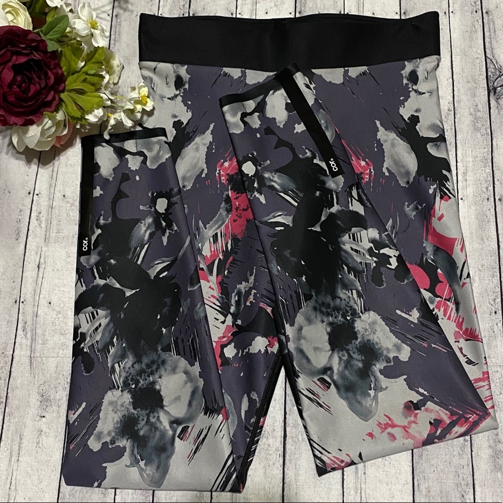 NWOT Cor designed by Ultracor Delia Legging